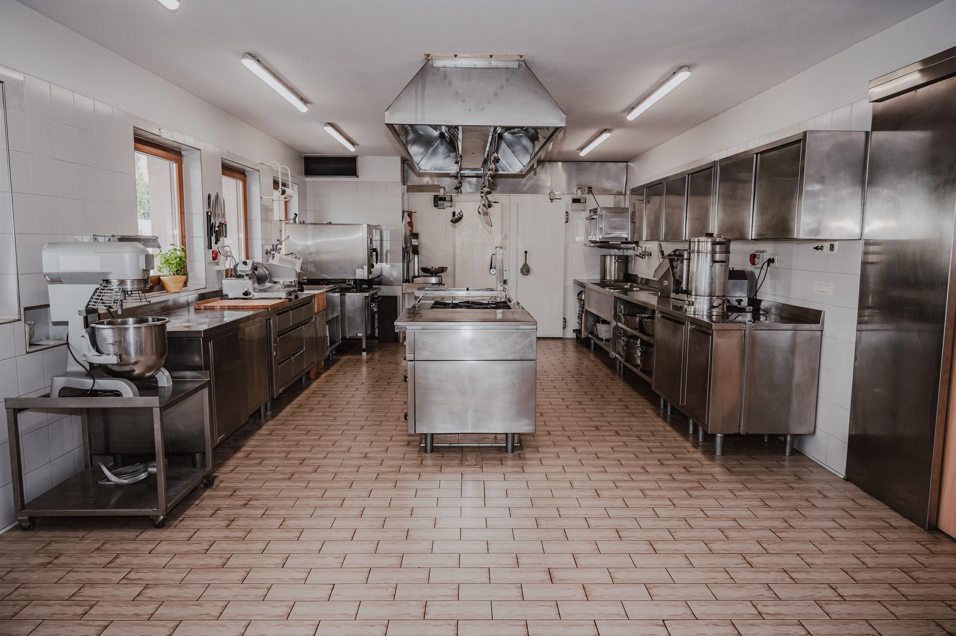 Fully equipped 65 m² commercial kitchen at the Sonnenhof