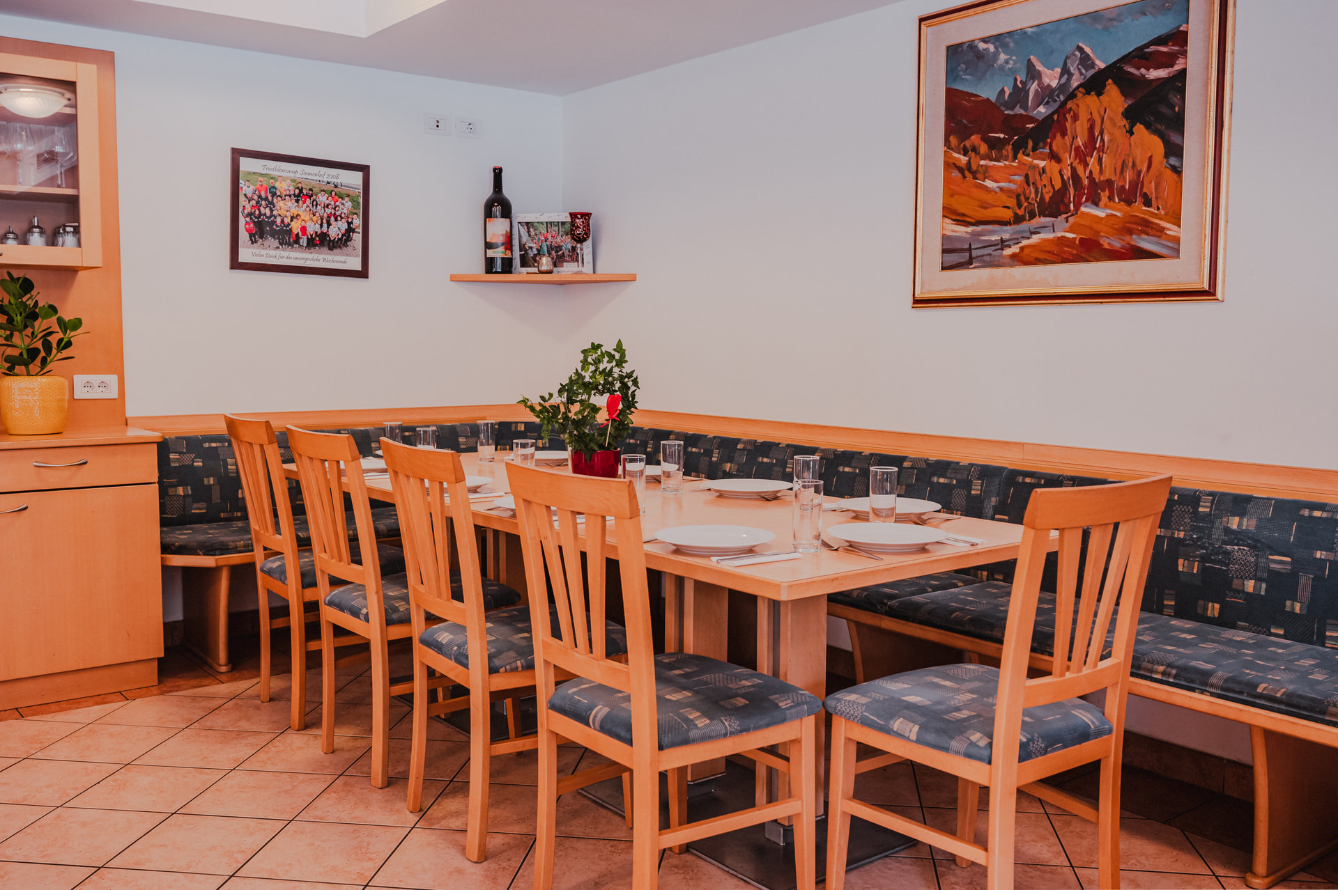 Bright dining room at the Sonnenhof