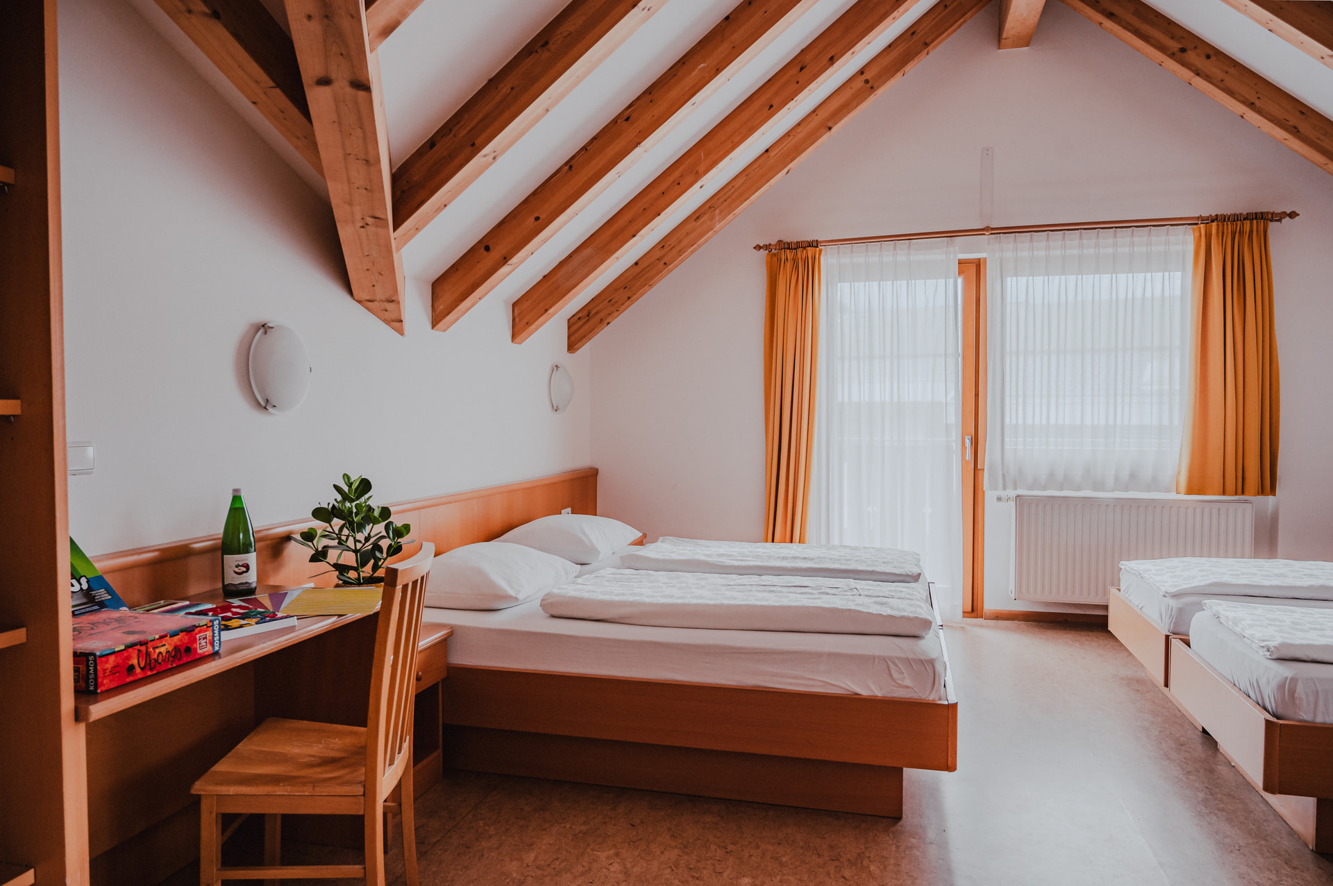 Room with wooden ceiling at the Sonnenhof